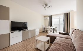 Metro Kondratowicza Spacious Apartment